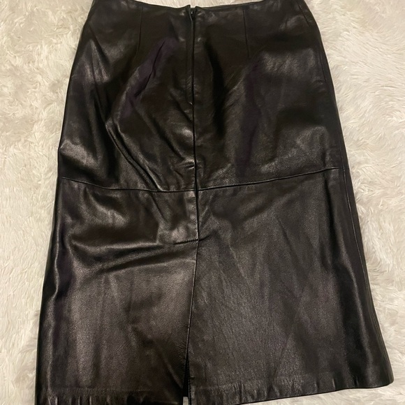 Beautiful MaxMara leather skirt - Picture 10 of 13